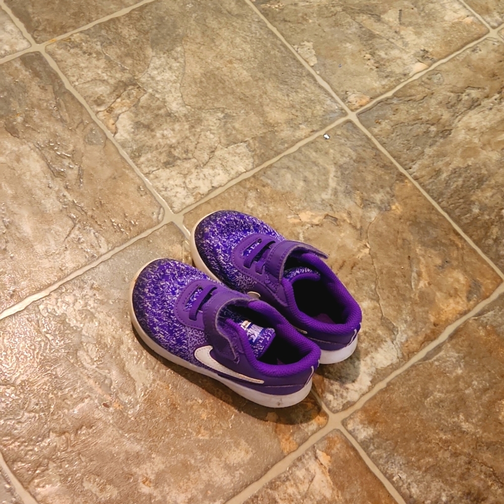 Size 8 toddler girl purple Nike shoes